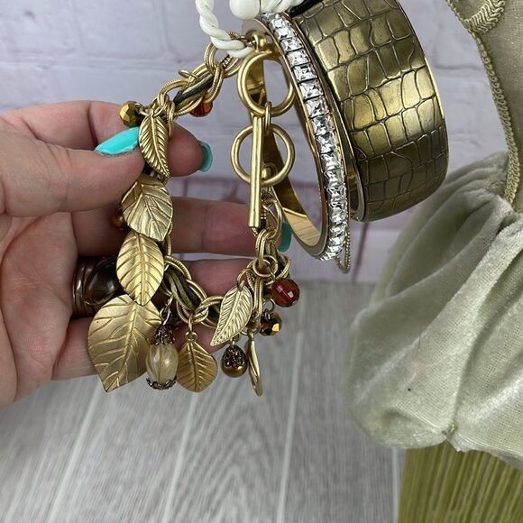 Lot of Bangle, charm and expandable bracelets in gold and earth tones. 7 in all. - Picture 3 of 8